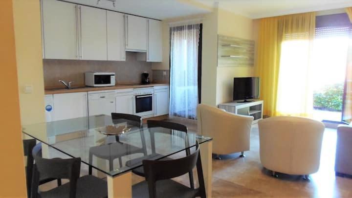 Apartamento Espacioso Muy Tranquilo Con Piscinas Y Jardines Cercano A La Playa Estepona Esterno foto
